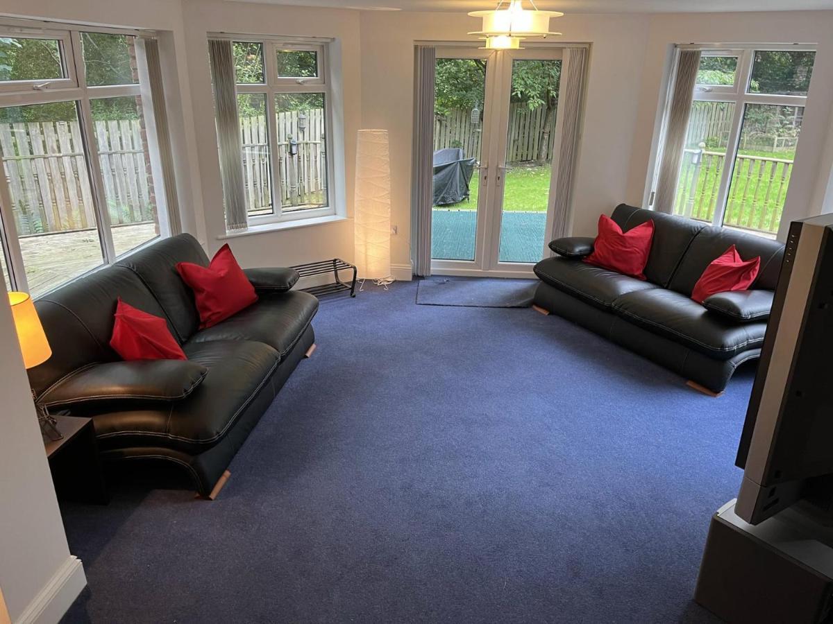 Beautiful 2 Bed Apt With Hot Tub In Blaydon Burn Apartment Exterior photo