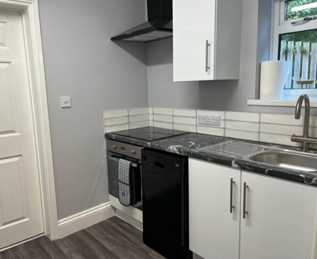 Beautiful 2 Bed Apt With Hot Tub In Blaydon Burn Apartment Exterior photo